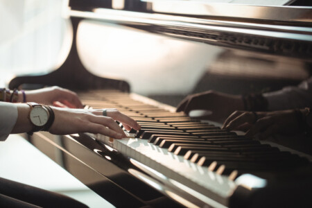 woman-playing-piano